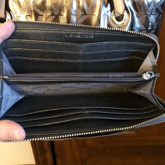 Michael Kors wallet, excellent condition. - Picture 3 of 3